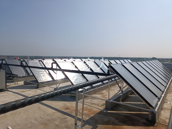 青岛某物流园平板太阳能加空气能热水工程顺利竣工