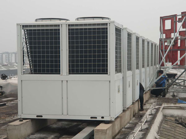 休闲浴场热水及冷暖空调为何选用空气能热泵？