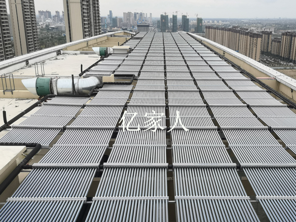 亿家人太阳能热水系统和蒸汽结合给反应釜加热