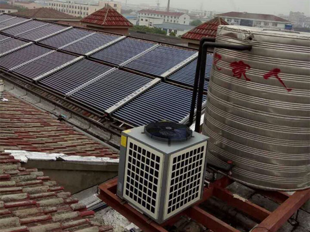 江阴德纳精工轴承职工浴室太阳能加热泵热水器工程