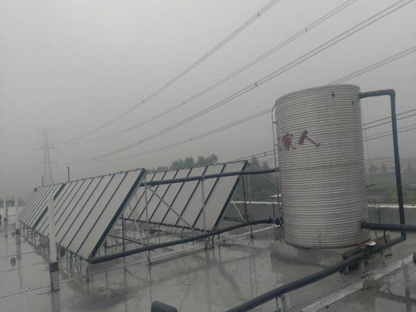 苏州伟创电气平板太阳能集热器工程顺利运行